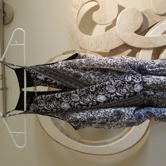 Small BCX Black White Floral Jumper - Picture 2 of 7